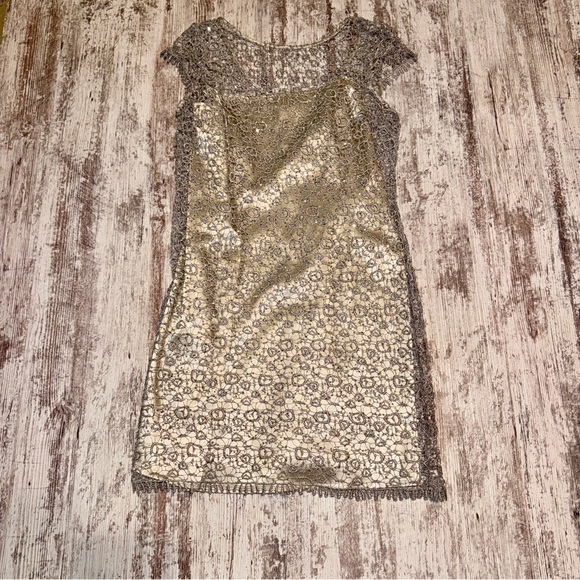 Cachet Champagne Satin‎ Dress - Picture 1 of 9